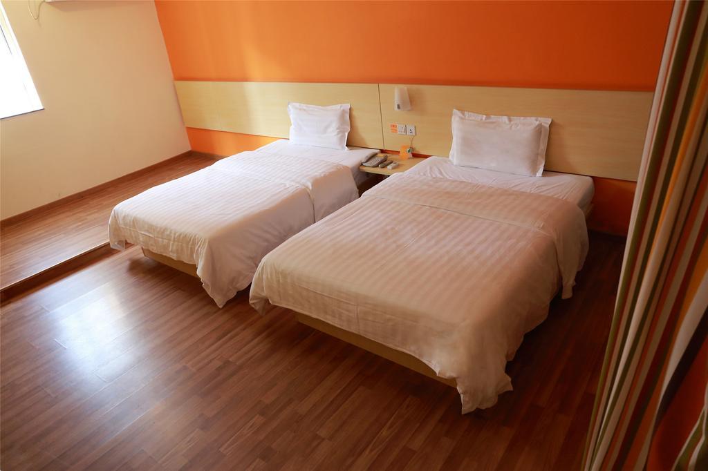 7Days Inn Premium Guangzhou Tianhe West Tiyu Road Subway Station Oda fotoğraf