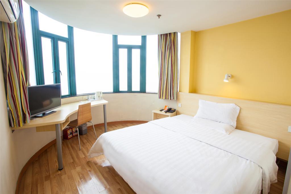 7Days Inn Premium Guangzhou Tianhe West Tiyu Road Subway Station Oda fotoğraf