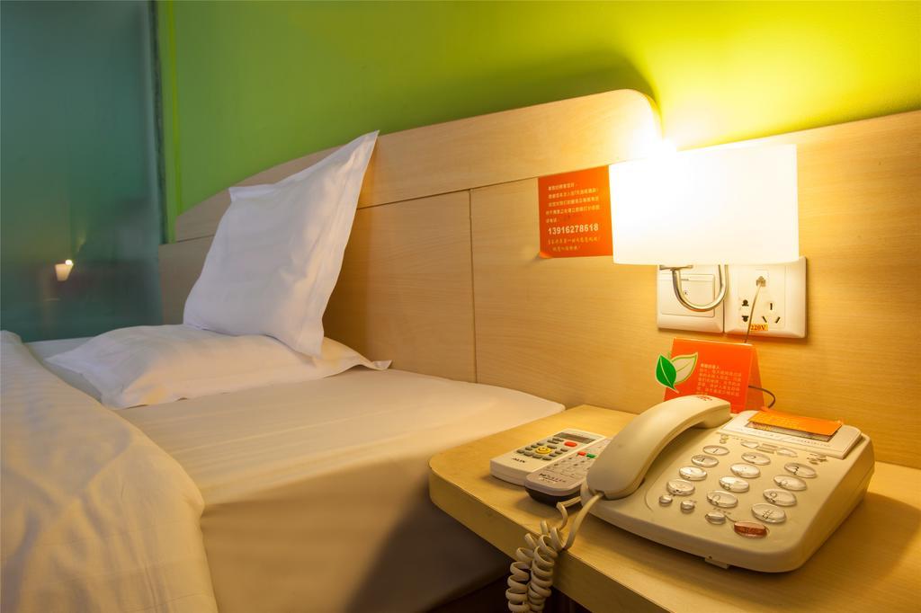 7Days Inn Premium Guangzhou Tianhe West Tiyu Road Subway Station Oda fotoğraf