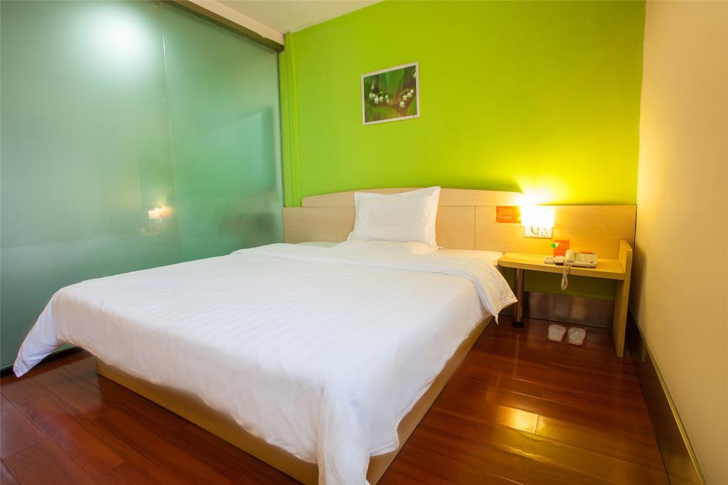 7Days Inn Premium Guangzhou Tianhe West Tiyu Road Subway Station Oda fotoğraf