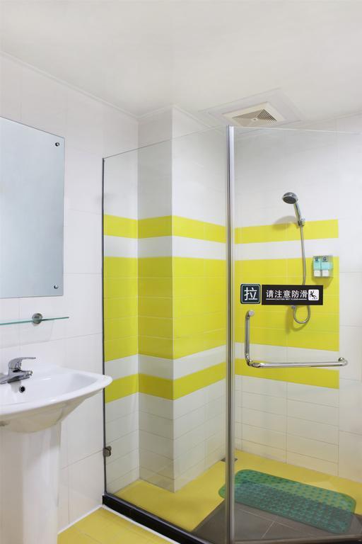 7Days Inn Premium Guangzhou Tianhe West Tiyu Road Subway Station Oda fotoğraf