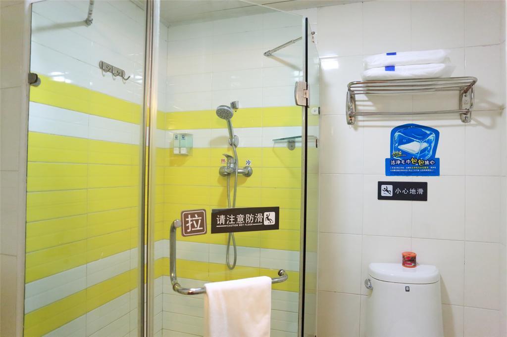 7Days Inn Premium Guangzhou Tianhe West Tiyu Road Subway Station Oda fotoğraf